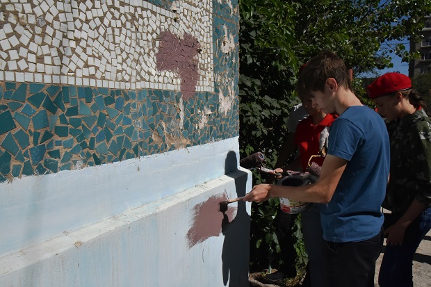 В Астрахани закрасили еще 600 надписей с информацией о наркотиках