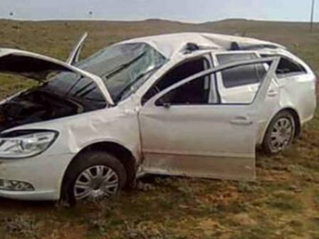 Под Астраханью опрокинулась иномарка