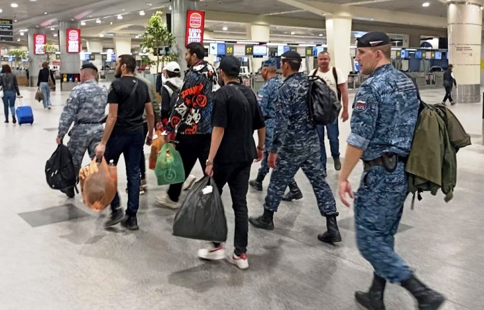 В Астрахани иностранных студентов, включивших на улице громкую музыку в день траура, выдворили из России