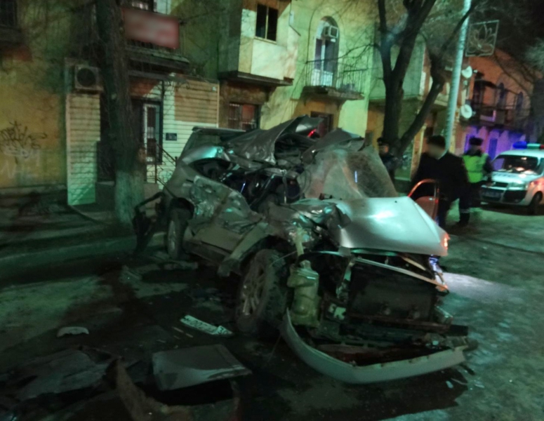 В Астрахани водитель разбился насмерть, уходя от полицейской погони