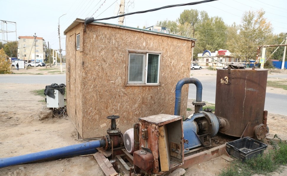 Из-за прорывов канализации земля в Зацаревье уходит из-под ног