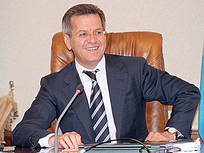 Действующему губернатору Александру Жилкину прогнозируют победу в первом туре
