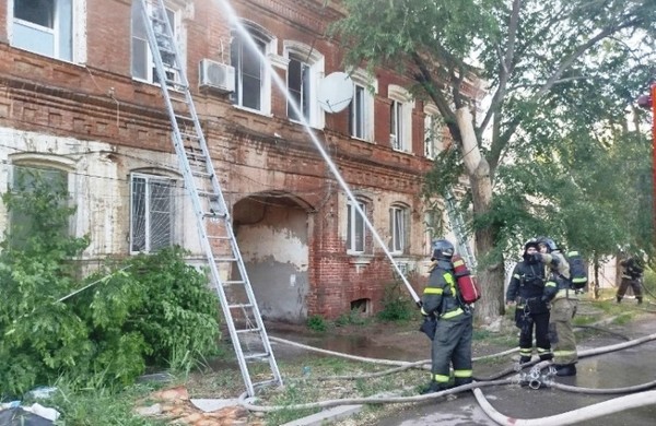 Следком России заинтересовался сгоревшим аварийным домом в Астрахани