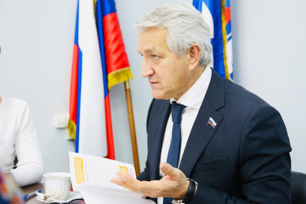 Депутат Госдумы РФ Леонид Огуль издал 4000  брошюр со всей необходимой информацией для родителей детей-инвалидов