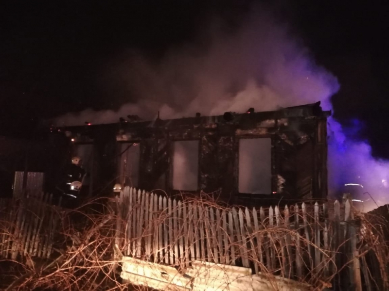 Серьезный пожар вспыхнул вечером в Астрахани