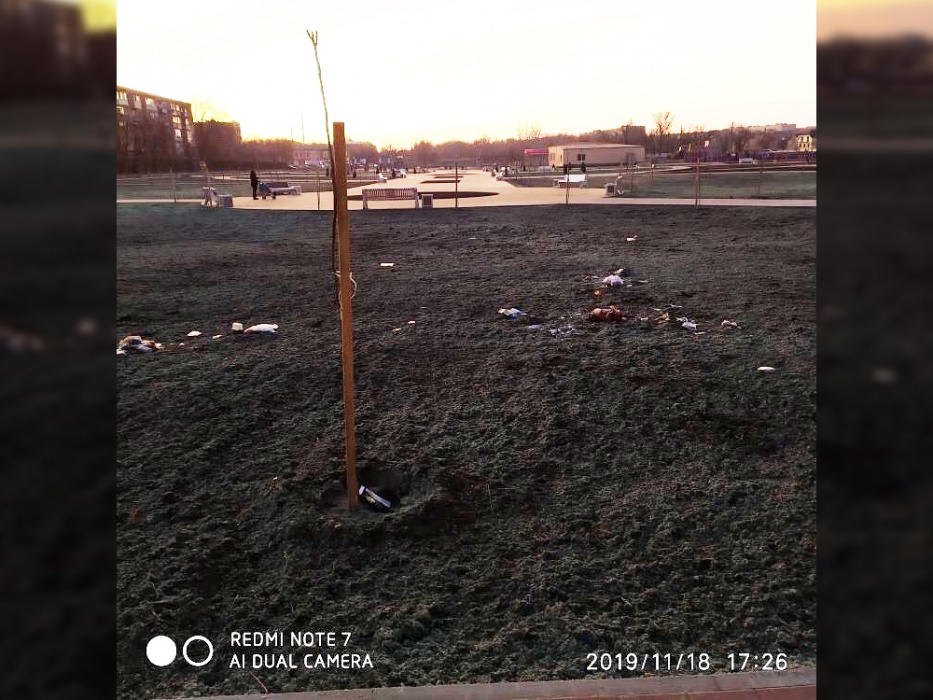 Астраханские нравы, или как замусоривают новый трусовский парк