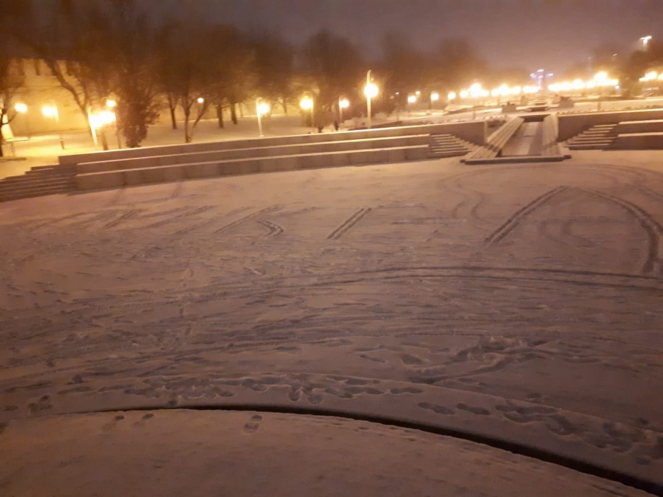 В Астрахани 278 человек продолжают уборку снега