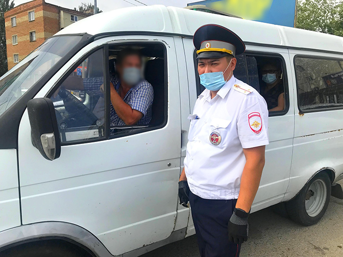 Астраханцев на неисправных автобусах возили водители без прав