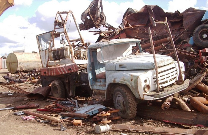 Гендиректор астраханской фирмы сдал списанную технику на металлолом и… угодил под суд