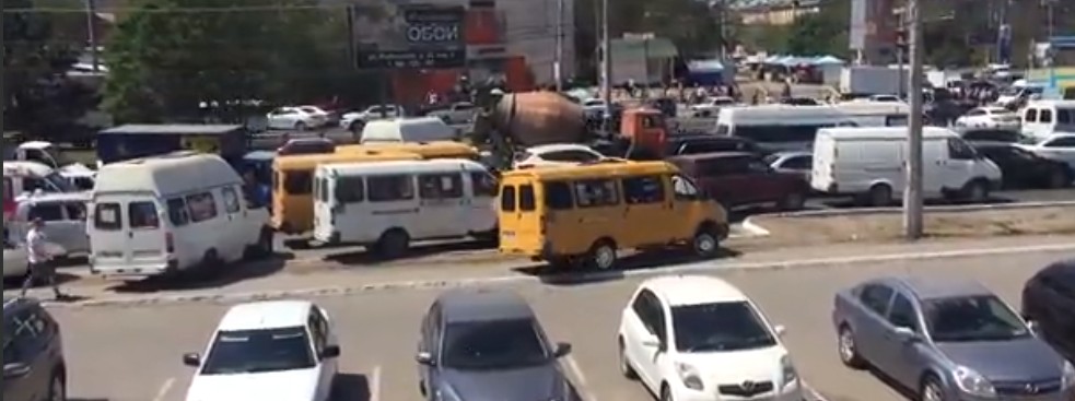 В Астрахани водители маршруток, прокатившиеся по тротуару, оштрафованы