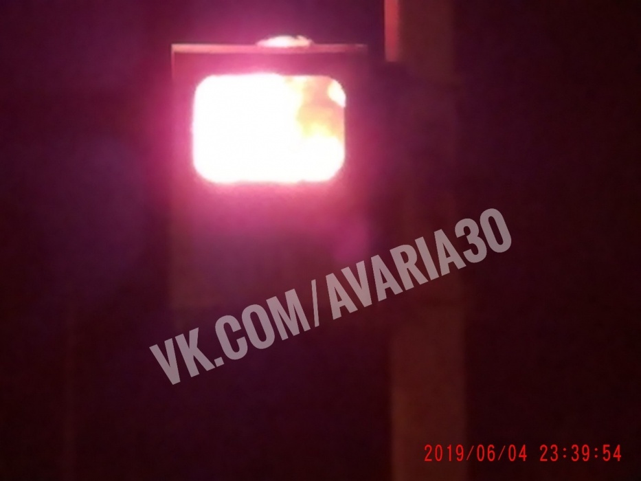 По астраханской области проехался призрачный гонщик и спалил камеру на столбе