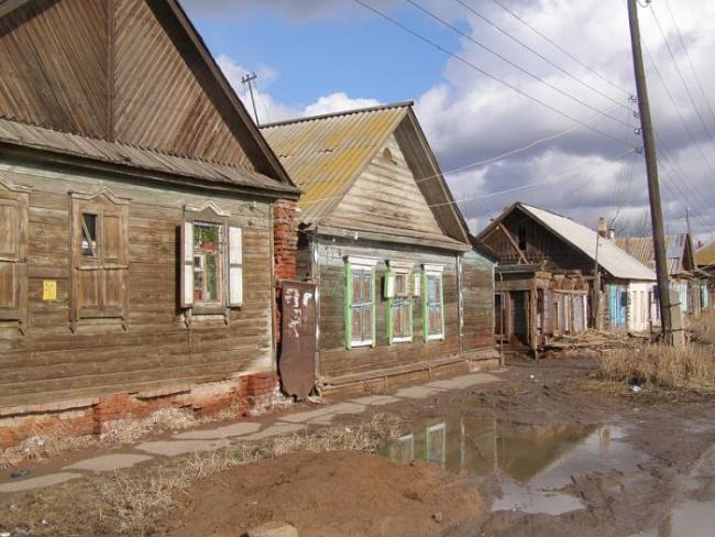 Прокуратура Астрахани требует от мэрии снести или каптально отремонтировать 1128 домов