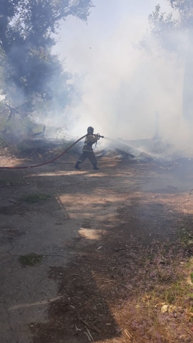 Астрахань накрыл дым от мощного пожара: горят мазутные ямы