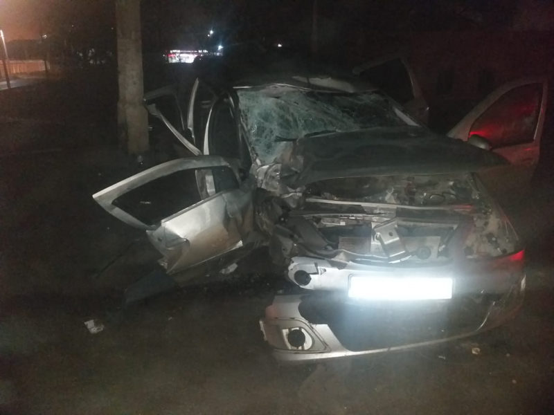 Пьяному водителю "Лады", который врезался в опору ЛЭП в Астрахани, грозит до семи лет