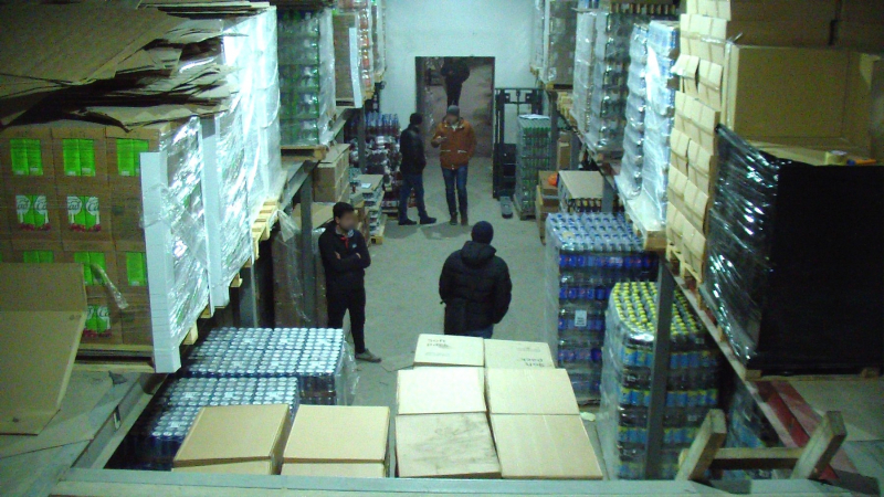 В Астрахани оперативники накрыли крупный канал оборота поддельных сигарет