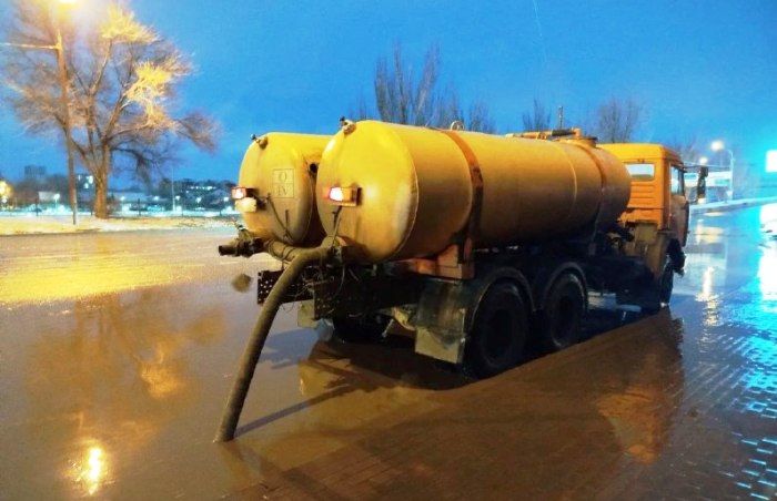 В Астрахани приступили к откачке воды на улицах, чтобы минимизировать последствия заморозков   