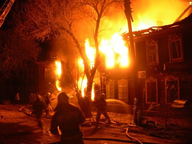 Следственный комитет занимается гибелью астраханца на пожаре