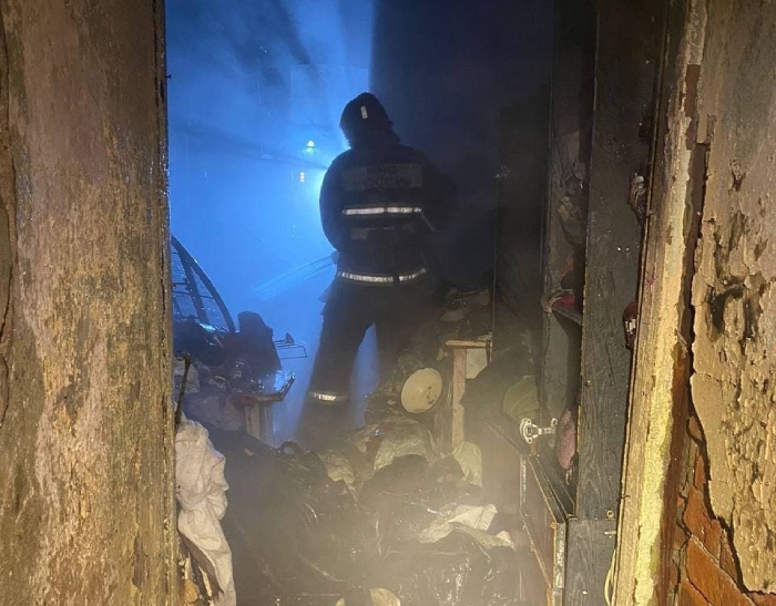 Сегодня утром в Астрахани сгорела квартира: пострадала женщина