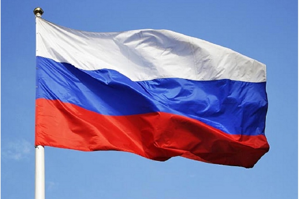 На астраханском заводе провели опрос о значении цветов флага России