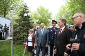 В Братском саду открылась патриотическая фотовыставка