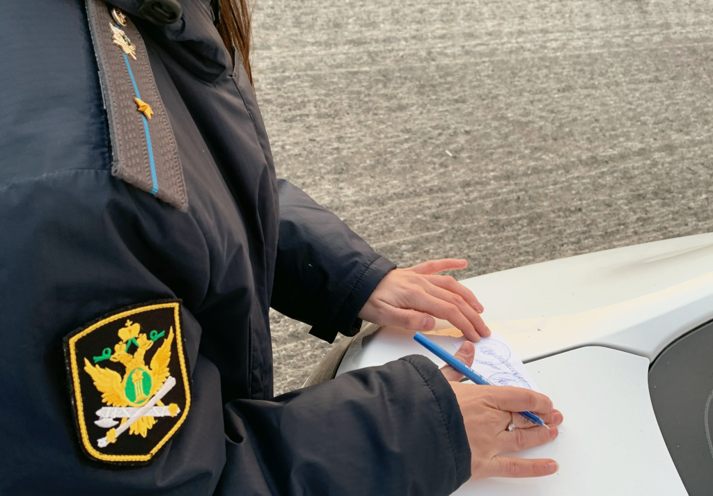 Астраханец из-за алиментов для сына лишился автомобиля