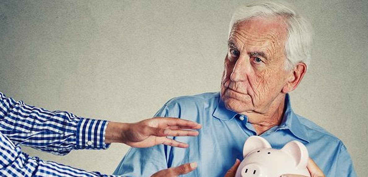 Мошенники зарегистрировали более двух тысяч астраханцев без их ведома в негосударственном пенсионном фонде