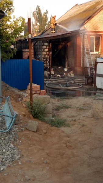 Пожар в Ленинском районе Астрахани чуть не унес три жизни