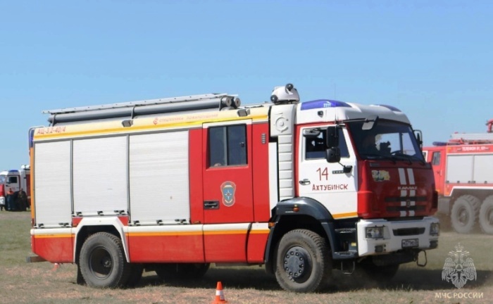 Ахтубинские пожарные вынесли из огня женщину без сознания и боролись за ее жизнь до приезда скорой