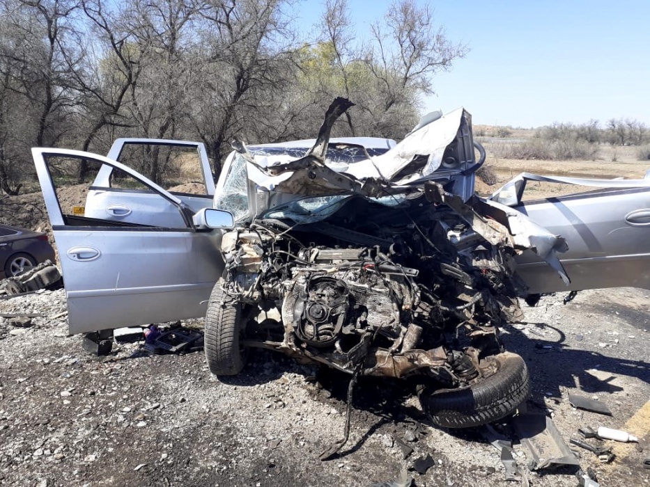 Страшная авария в Астраханской области: на трассе разбились иномарки