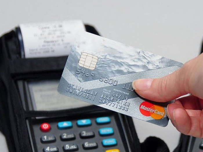 Астраханка беспардонно 11 раз воспользовалась банковской картой соседки 