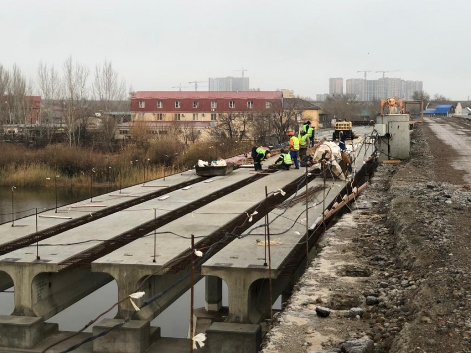 А на Милицейском мосту все-таки идут работы: эксклюзивные кадры