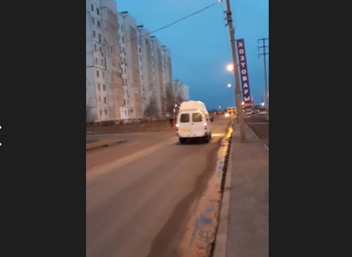 Водитель астраханской маршрутки чуть не избил пассажира на глазах у ребёнка