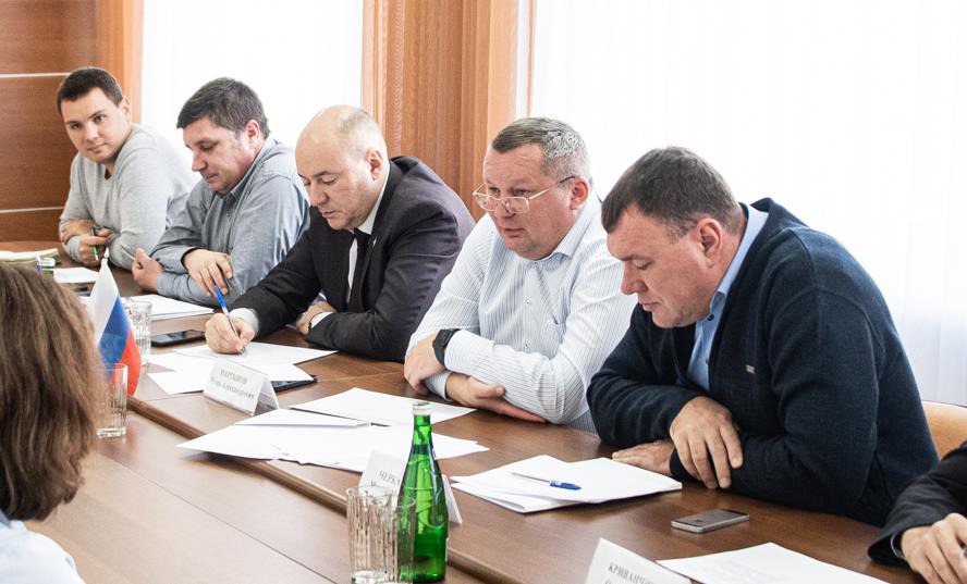 Игорь Мартынов провел прием в Камызяке