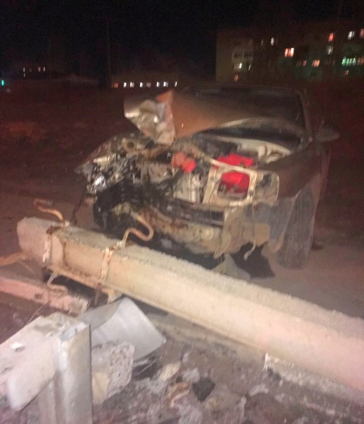 В Астрахани водителю стало плохо за рулем: машина протаранила столб