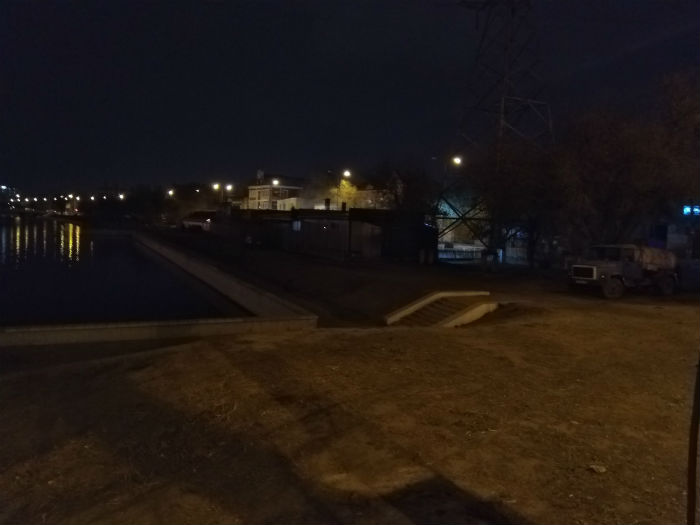 В Астрахани прямо в центре города сливают нечистоты