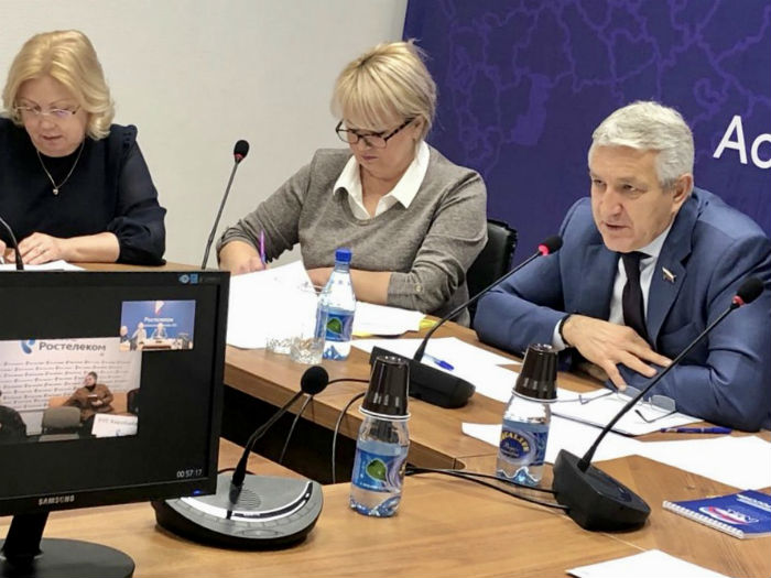 Леонид Огуль провел онлайн-прием жителей Черноярского и Харабалинского районов