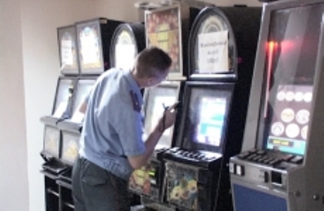 Двое астраханцев, организовавшие мини-казино, заплатят 200 тысяч