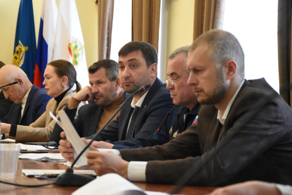 В Управлении коммунального хозяйства и благоустройства Астрахани - текучка и нехватка кадров