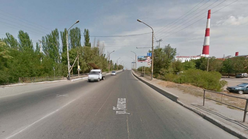 В Астрахани начался ремонт на мосту возле мясокомбината