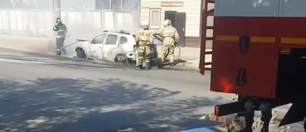 В Астрахани сгорел второй за сутки автомобиль