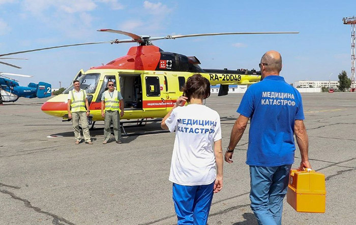 Вертолет санавиации доставил в больницу двух подростков, получивших критические травмы в ДТП под Астраханью