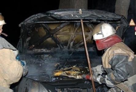 В центре Астрахани сгорел автомобиль