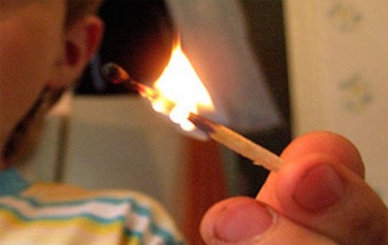 В Астрахани две девочки сожгли автомобиль