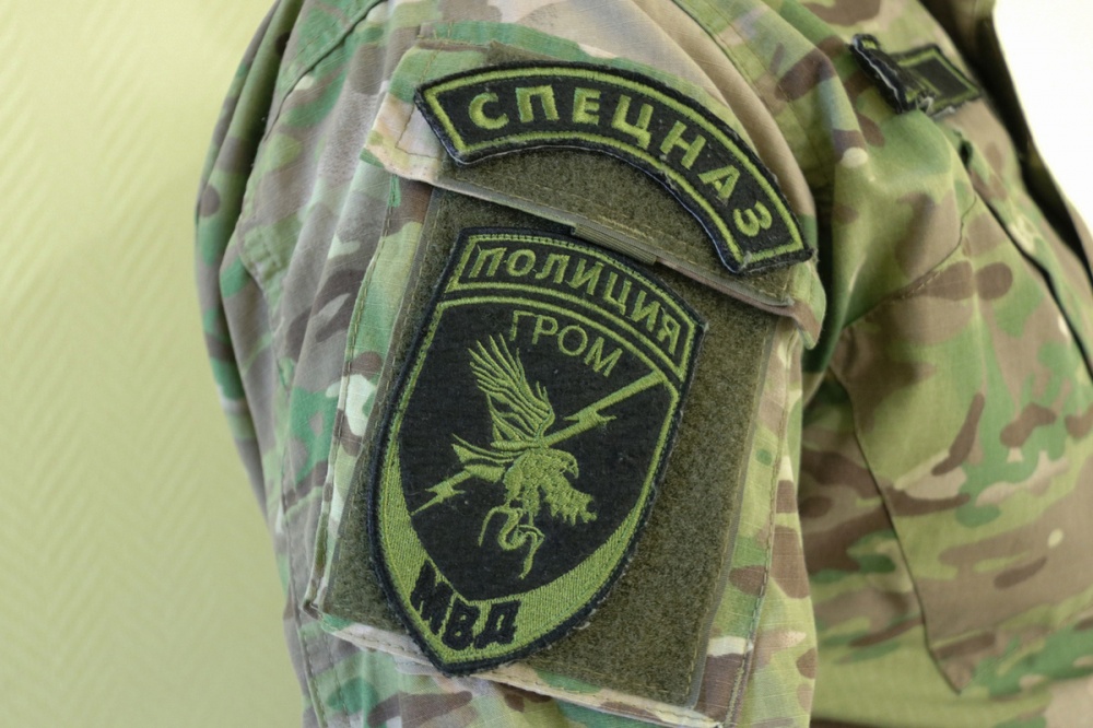 Астраханский спецназ задержал наркоманов