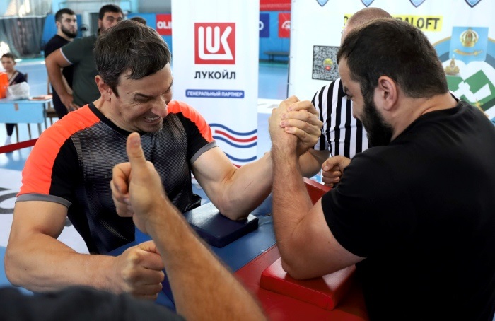 Турнир по армрестлингу прошел при поддержке ЛУКОЙЛа