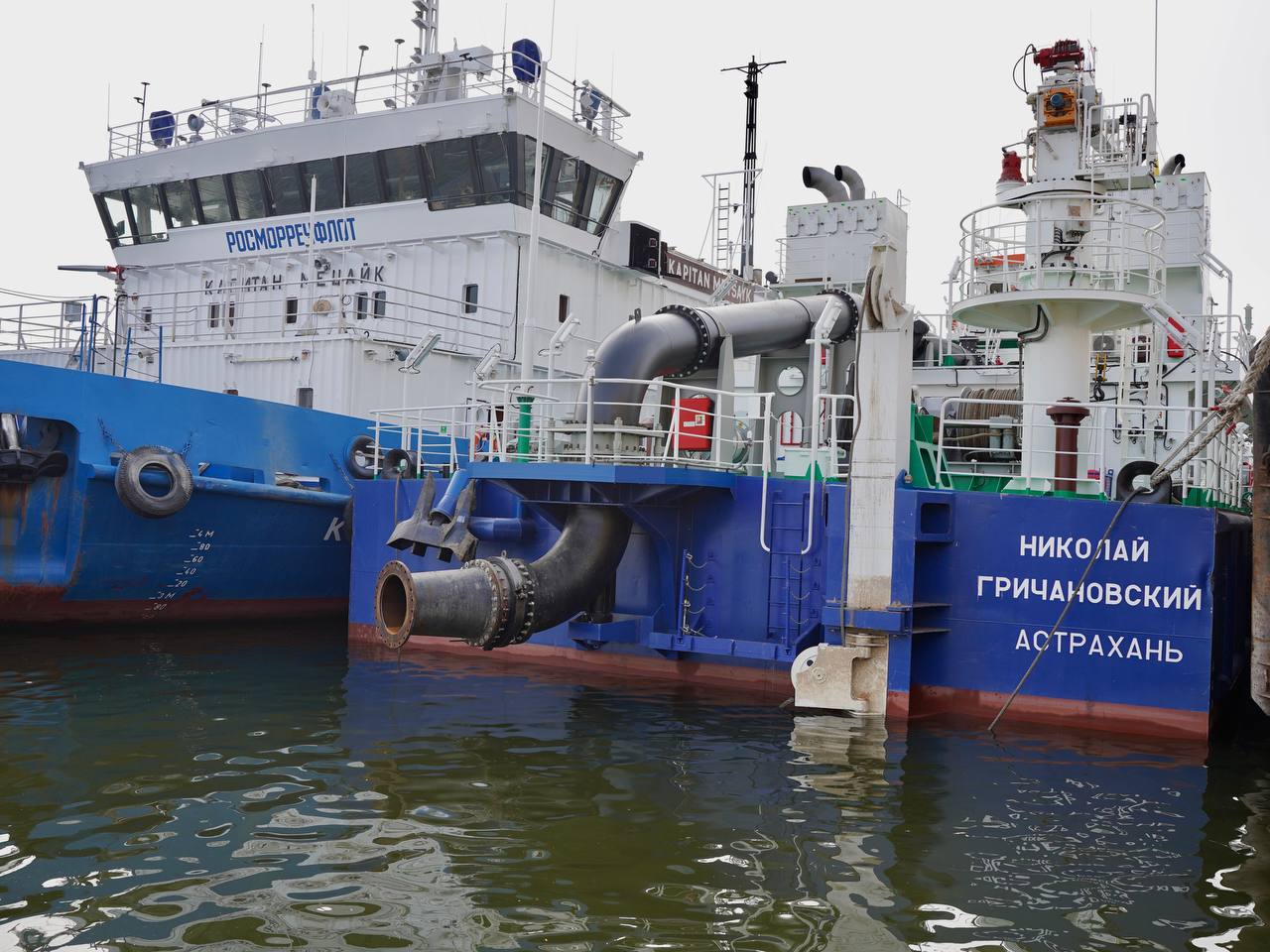 Астраханская судоверфь передала заказчику новый земснаряд