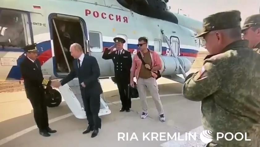 Владимир Путин прибыл в Астраханскую область на вертолете