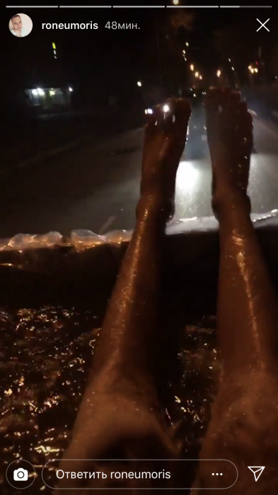 По дорогам Астрахани разъезжает джакузи на колёсах