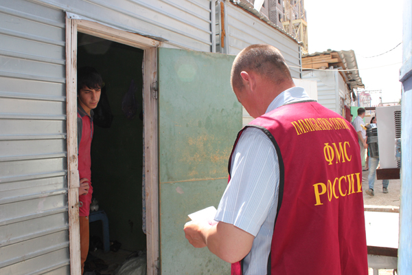 Миграционная служба закрыла въезд в Астраханскую область 12 тысячам иностранцев