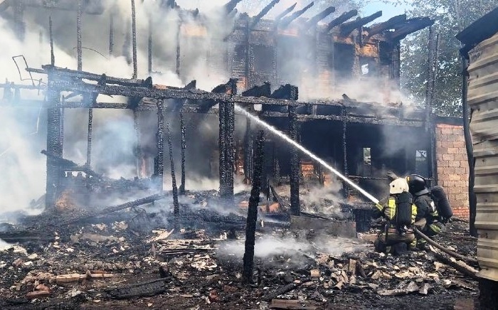 Полностью пожар на правобережье Астрахани ликвидировали через 9 часов после его начала